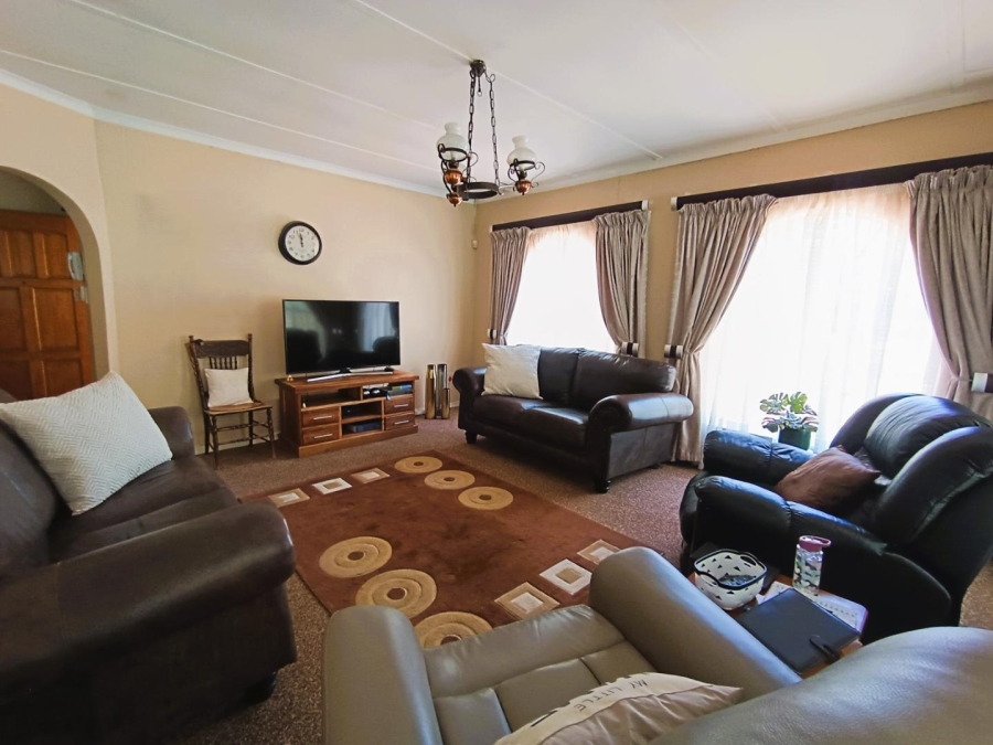 4 Bedroom Property for Sale in Langenhovenpark Free State